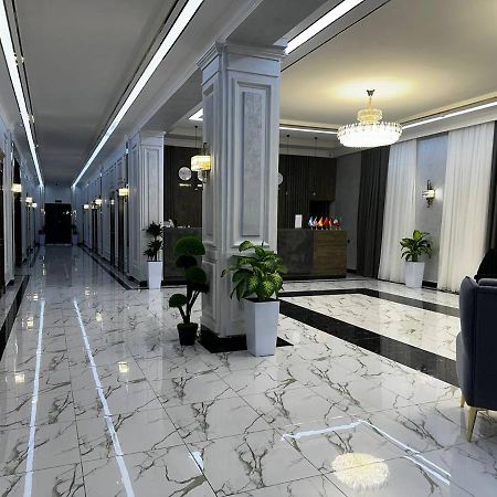 Hotel Royal Plaza Karshi Esterno foto